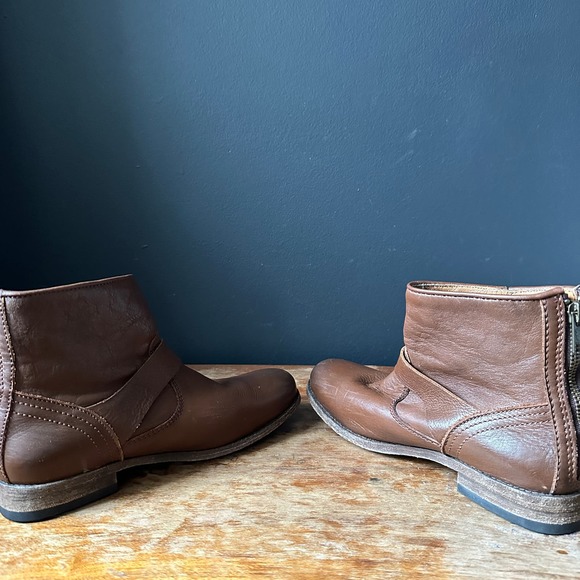 Frye Tyler Engineer Leather Ankle Buckle Boots in Cognac Size 7 - Picture 7 of 10